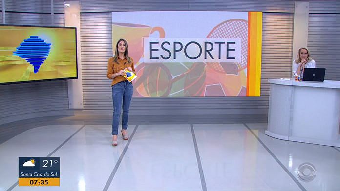 Apresentadora da Globo se confunde e chama torneio de futebol de 'suruba' -  TNH1