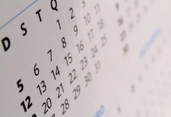 Calendário prevê poucos feriados prolongados em 2022 no Brasil. Veja