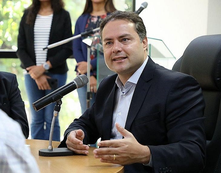 Governador Renan Filho anuncia que novo exame testou positivo para Covid-19 - TNH1