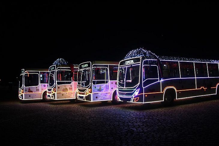 Empresas enfeitam ônibus para o Natal e promovem caravana por bairros de  Maceió - TNH1