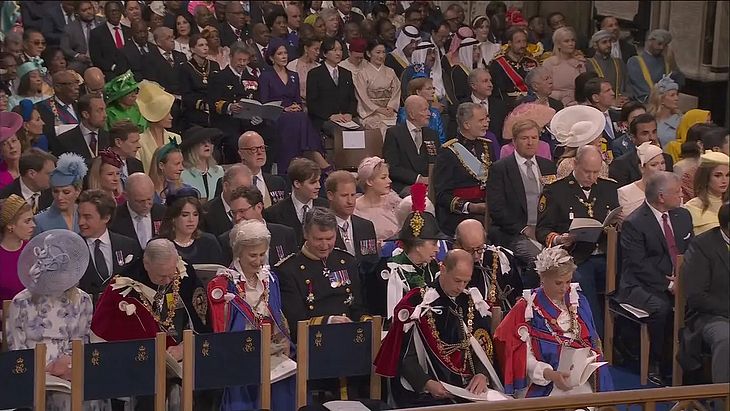 Unção, convidados e protestos: a coroação do rei Charles III e da