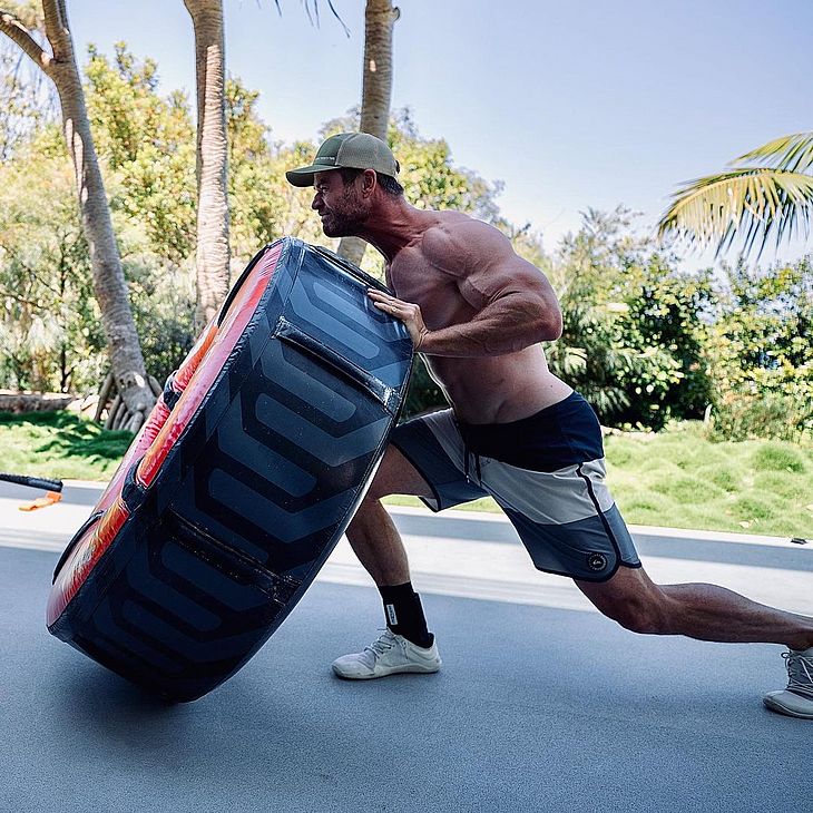 Chris Hemsworth brinca com anúncio de ganho de peso estrelado por