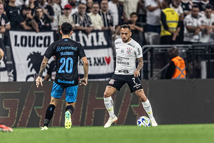 Corinthians e Grêmio empatam em jogo eletrizante de oito gols