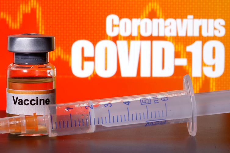 Frasco rotulado como vacina contra Covid-19 em foto de ilustra&amp;ccedil;&amp;atilde;o