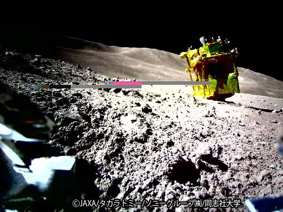 Foto mostra solo lunar ap&amp;oacute;s pouso de m&amp;oacute;dulo &amp;mdash; Foto: JAXA/Takara Tomy/Sony Group Corporation/Doshisha University