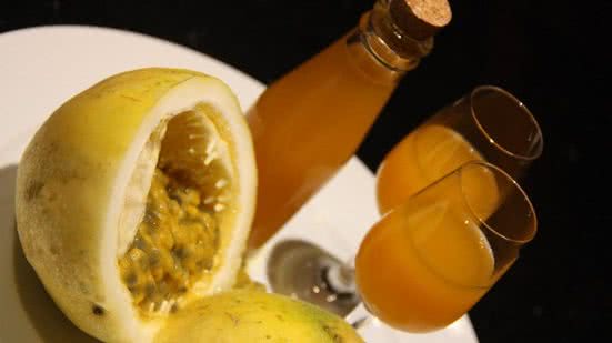 Imagem Licor de maracujá, uma homenagem para Yêda