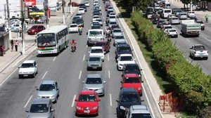 Imagem Câmara aprova permissão para motoristas por aplicativo utilizem faixa azul