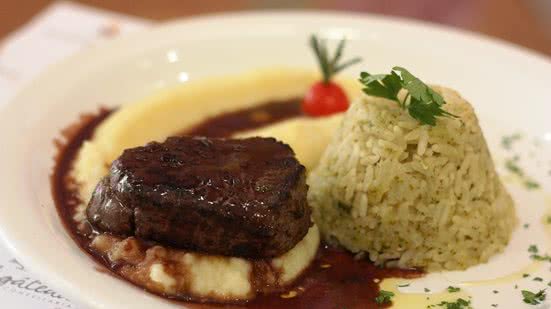 Imagem Doces, salgados e comidinhas, tudo junto e saboroso