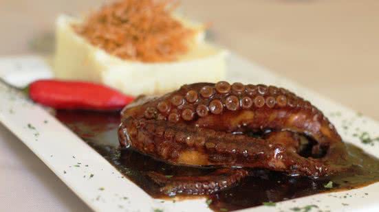 Imagem Polvo no mar negro