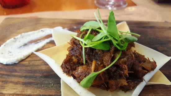 Imagem Pastel aberto de rabada