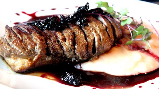 Imagem Pato ao molho de hibiscos