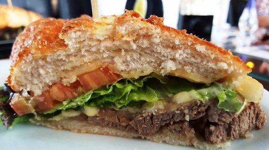 Imagem Café com boizinho na baguete