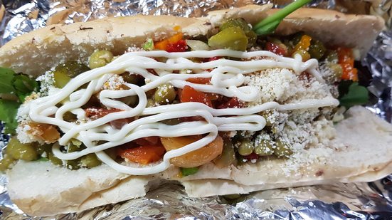 Imagem Espetinho no pão com um mundo de molho