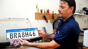 Imagem Placas Mercosul começam a ser estampadas em Alagoas: confira preços