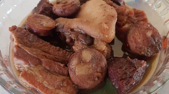 Imagem Domingo tem feijoada do Zé Baixinho