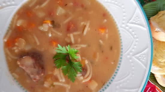 Imagem Sopa de mãe, tempero de afeto