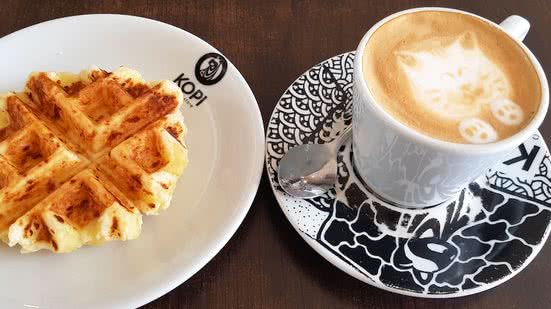 Imagem Café da manhã com waffle de pão de queijo