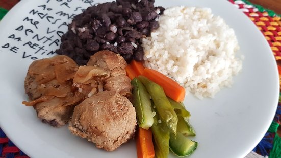 Imagem Marmitas caseiras mineiras, e até “fit”, da Sil