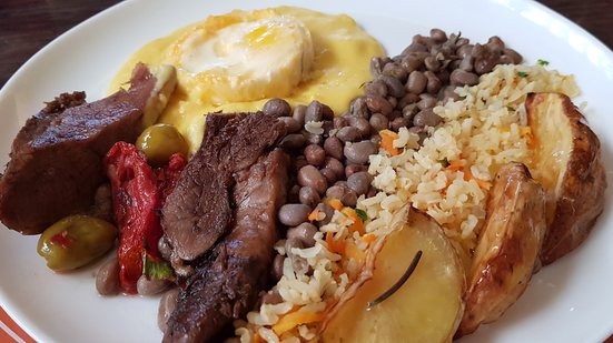 Imagem Pernil ao forno, feijão verde e muito mais