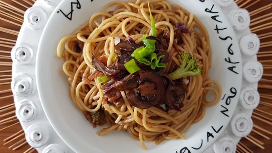 Imagem Yakisoba de legumes e cogumelos