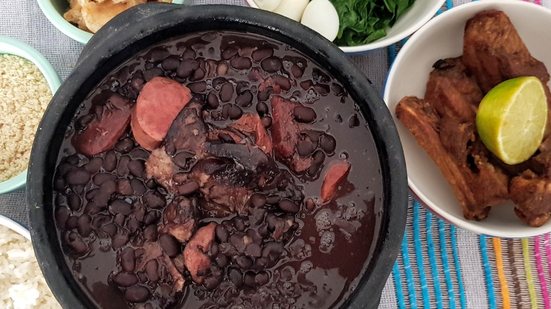 Imagem Feijoada Panela de Barro, campeã de agosto