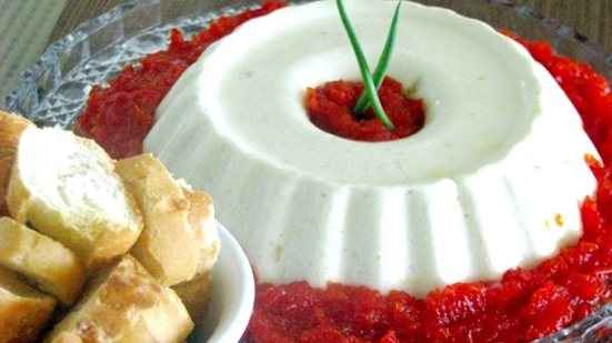 Imagem Receita: Mousse de gorgonzola com geleia pimentão
