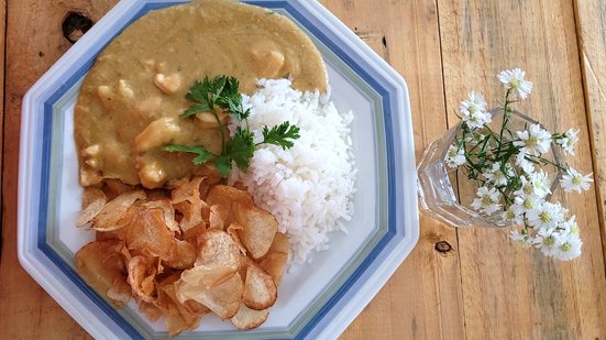 Imagem Casa das três janelas com comidinhas afetivas