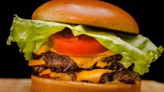 Imagem Hambúrguer “bom pra cachorro”!