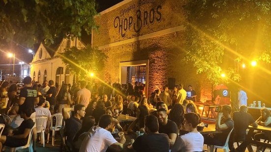 Imagem Bem-vindo Jaraguá, com chope artesanal e música