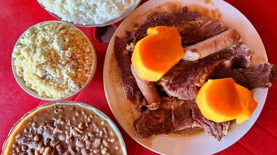 Imagem Maria Furadinha, campeã de maio