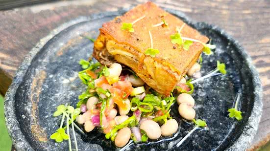 Imagem Noite com Vitrola, em festa de sabores