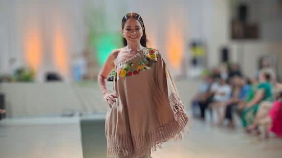 Imagem Dona Peró bordando o mundo da moda
