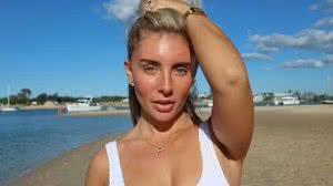 O cancelamento do visto de Blue foi noticiado pelo jornal britânico Daily Mail. - Reprodução/Redes sociais