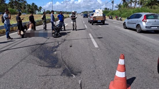 Motociclista morre após bater em traseira de caminhão na AL-101, em Marechal Deodoro - Divulgação / BPRv