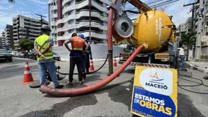 O lançamento de esgoto na rede de drenagem pluvial é proibido pelo Código Municipal de Meio Ambiente. - Secom Maceió
