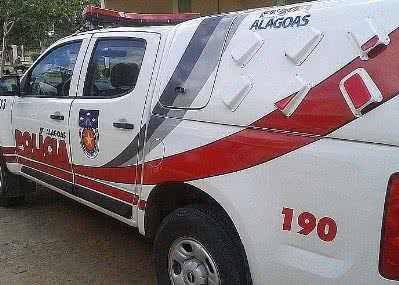 Homem é morto e esposa fica ferida durante ataque a tiros à luz do dia na Chã da Jaqueira