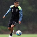 Dívida era referente ao negócio pelo meia argentino Thiago Almada, contratado no meio de 2024 e peça fundamental nos títulos da Libertadores e do Brasileiro daquela temporada - Divulgação / Botafogo