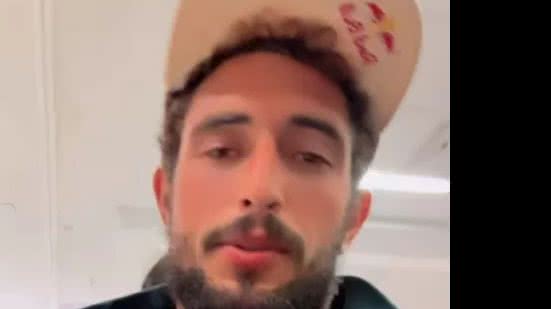 Lucas Chumbo é 'engolido' por onda e volta ao Brasil de cadeira de rodas - Reprodução / Instagram @lucaschumbo