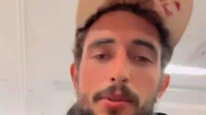 Lucas Chumbo é 'engolido' por onda e volta ao Brasil de cadeira de rodas - Reprodução / Instagram @lucaschumbo