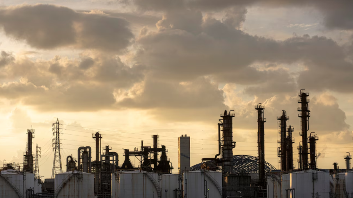 Preço do petróleo chega a desabar mais de 11% após fala de Trump sobre fim da guerra no Irã