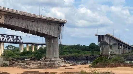 Número de mortos após queda de ponte sobe para quatro - Reprodução