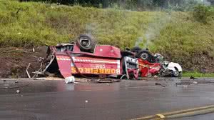 Acidente entre caminhão de bombeiros e carro deixa cinco mortos no RS - Reprodução / Redes sociais
