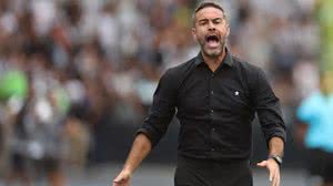 O treinador ao Botafogo em abril de 2024 - Foto: Vitor Silva/Botafogo