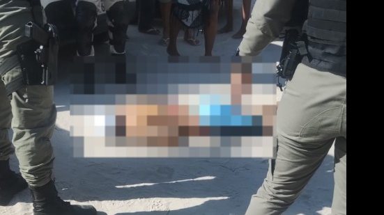 Imagem Atentado a tiros assusta banhistas e deixa três pessoas feridas na orla de Maceió; vídeos
