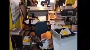 Foram levados celulares e uma televisão do local - Foto: Reprodução