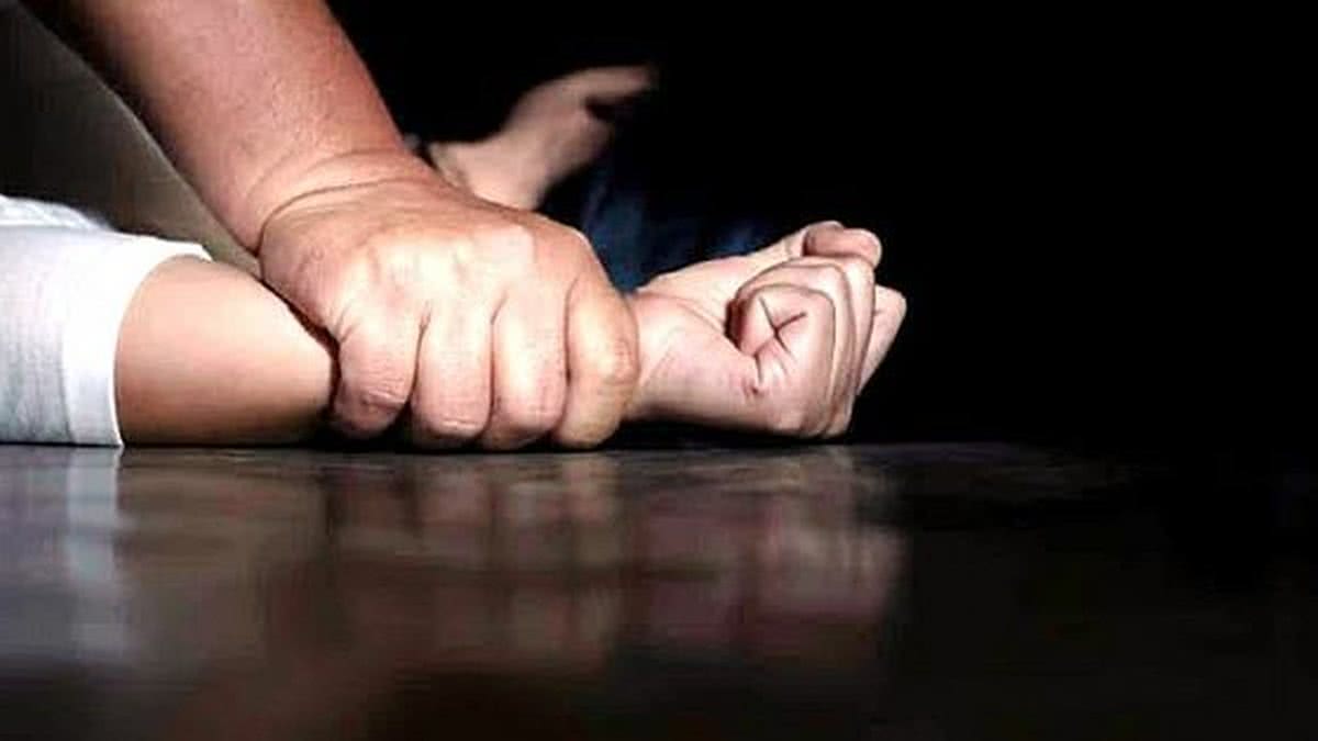 Menina de 13 anos é encontrada morta com sinais de violência no RJ