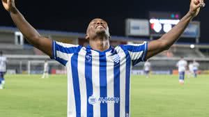 Igor Bahia fez o gol da vitória para o Azulão - Allan max/ CSA