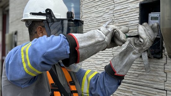 Durante as ações, foram constatadas irregularidades em uma unidade de irrigação, uma casa de farinha e um estádio de futebol municipal - Foto: Cortesia/Equatorial