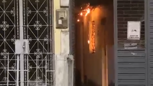 O incêndio foi registrado em uma vila, na madrugada desta quinta-feira (2) - Foto: Reprodução