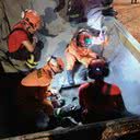 Equipe do Corpo de Bombeiros realizou o resgate do corpo, que foi "engolido" pela areia - Corpo de Bombeiros